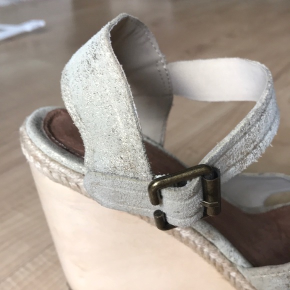 Maddy Wood Wedge Size 8 in Gold - Picture 2 of 4